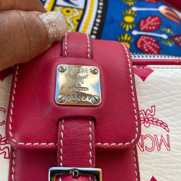 Authentic Mcm Fuchsia baguette bag - Picture 2 of 8
